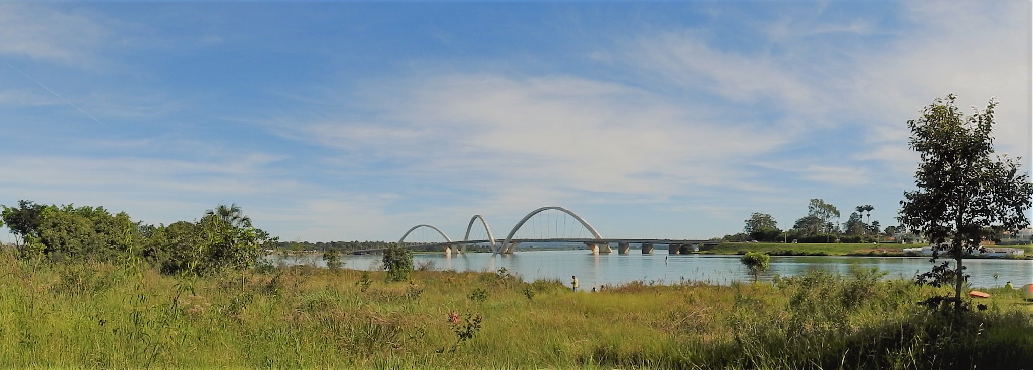 Ponte JK vista de longe