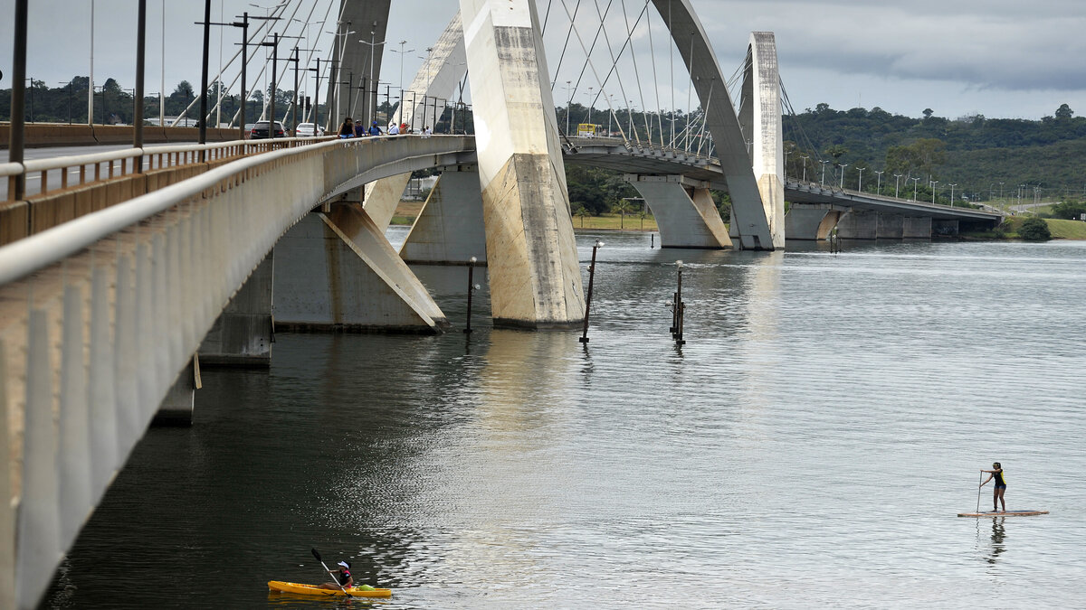 Ponte JK, local perto de onde corpo de jovem foi encontrado no Lago Paranoá