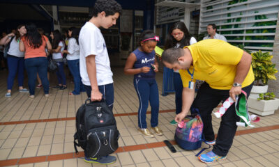 Alunos do Ensino Fundamental 2 no DF voltam às aulas presenciais