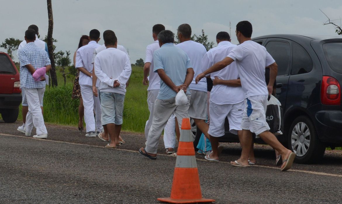 Presos são libertos para saidão de natal