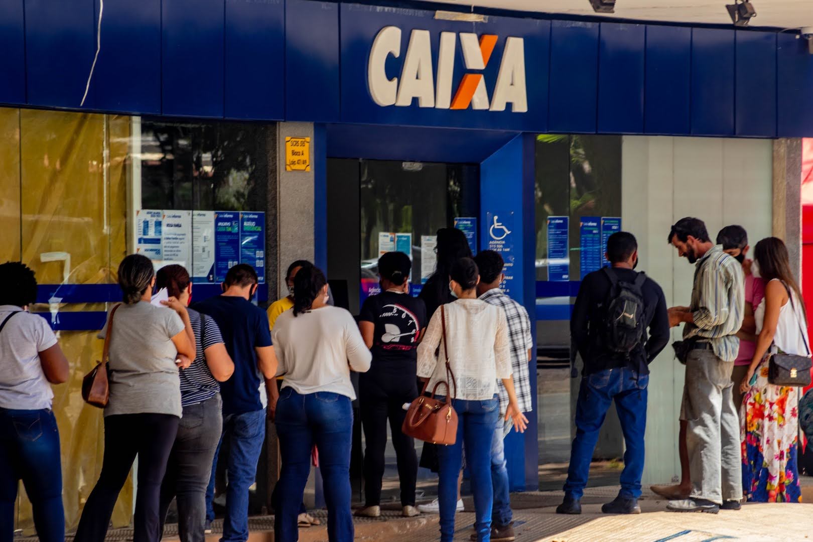 a Caixa Econômica encerra hoje auxílio emergencial para 3,2 milhões de brasileiros