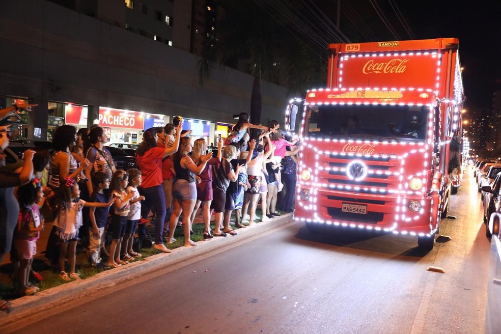 Caravana da Coca Cola levar magia do Natal s ruas de guas