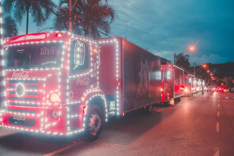 Coca Cola divulga datas de caravanas iluminadas de Natal no DF e