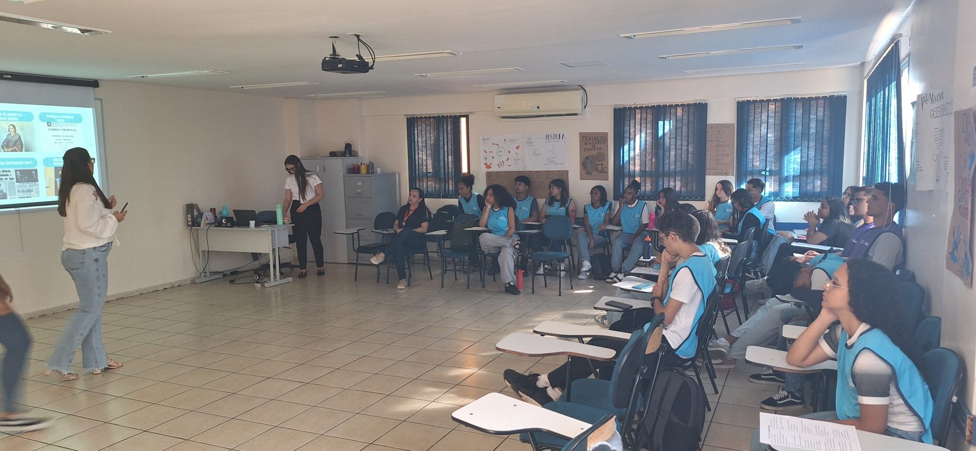 Campanha conscientiza alunos para enfrentamento da violência contra a mulher — Foto: Agência Brasília